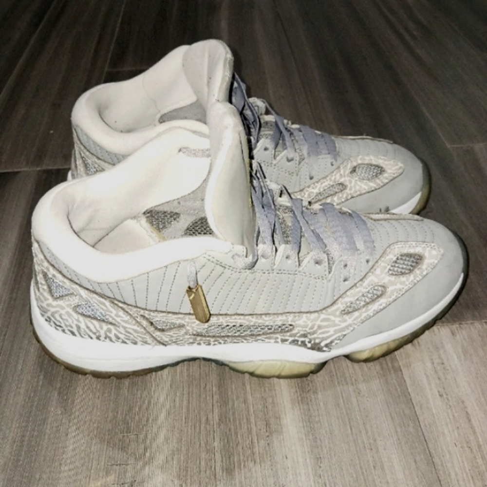 Air Jordan 2007 Silver Zest-White (size 11) GREAT CONDITION  & very rare...